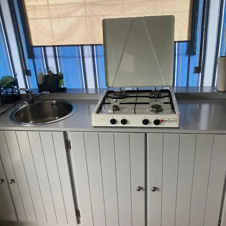 Te Huur Stacaravan Met Voortent En Tuin Te Heist Geen Huisdieren Toegelaten Op Camping Heistlaan 166 Voor 4 Personen Met 2 Persoonsbedden 1 Persoon En 1 Groot Bed 2 Personen Ook Geen Badkamer Er Is Een Sanitaire Ruimte Op 30 Meter Hotel Knokke-Heist