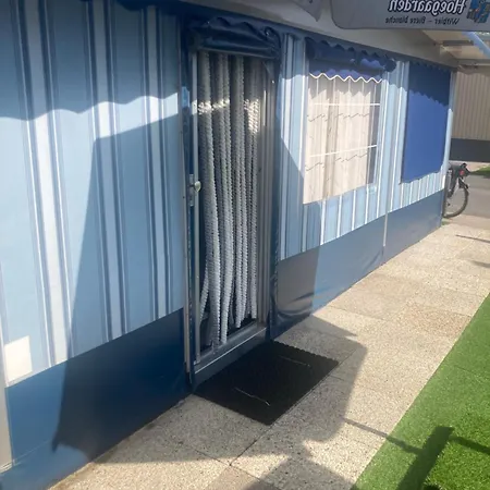 Te Huur Stacaravan Met Voortent En Tuin Te Heist Geen Huisdieren Toegelaten Op Camping Heistlaan 166 Voor 4 Personen Met 2 Persoonsbedden 1 Persoon En 1 Groot Bed 2 Personen Ook Geen Badkamer Er Is Een Sanitaire Ruimte Op 30 Meter Hotel