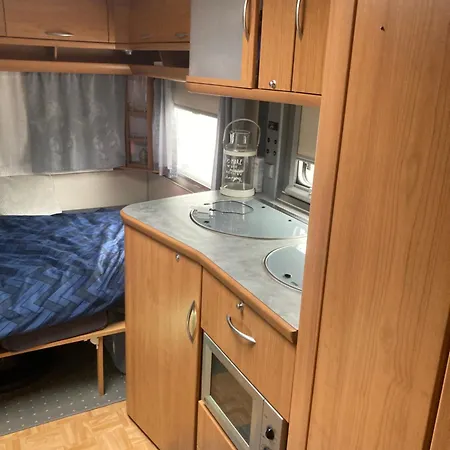 Te Huur Stacaravan Met Voortent En Tuin Te Heist Geen Huisdieren Toegelaten Op Camping Heistlaan 166 Voor 4 Personen Met 2 Persoonsbedden 1 Persoon En 1 Groot Bed 2 Personen Ook Geen Badkamer Er Is Een Sanitaire Ruimte Op 30 Meter Hotel *